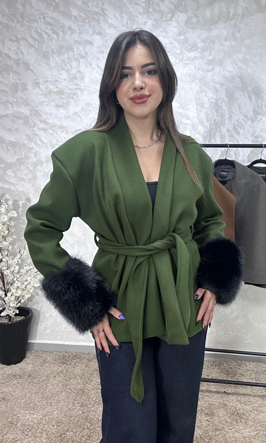 Manteau Court Cache-Cœur à Fourrure