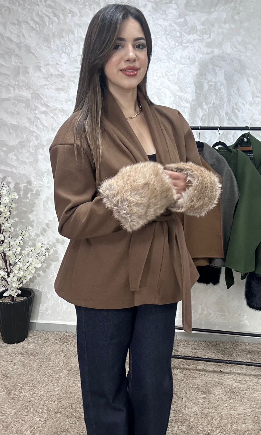 Manteau Court Cache-Cœur à Fourrure