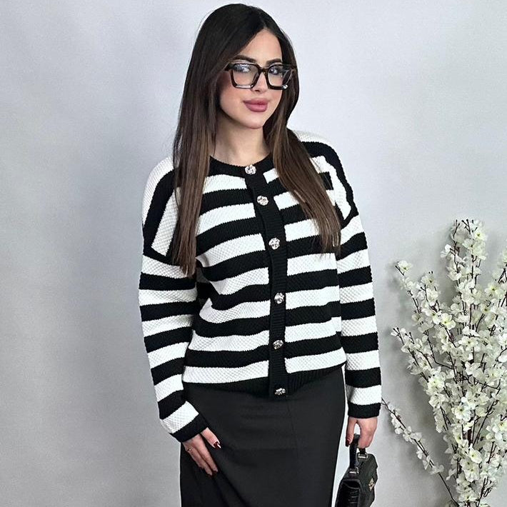 Cardigan Doux Rayé – Look Chic & Confortable